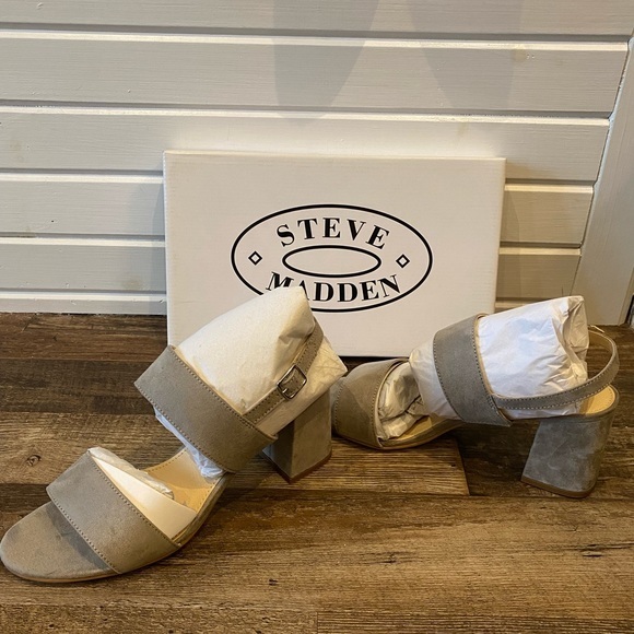 Steve Madden Fann Faux Suede Sandals BNIB - Picture 2 of 2